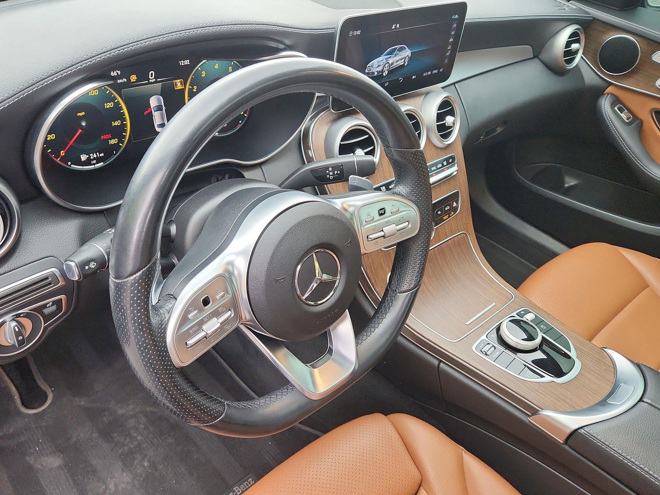 Used 2020 Mercedes-Benz C 300 Sedan image 4