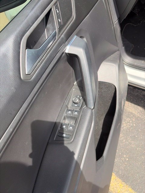 Used 2019 Volkswagen Tiguan SE w/ Panoramic Sunroof Package FWD image 16