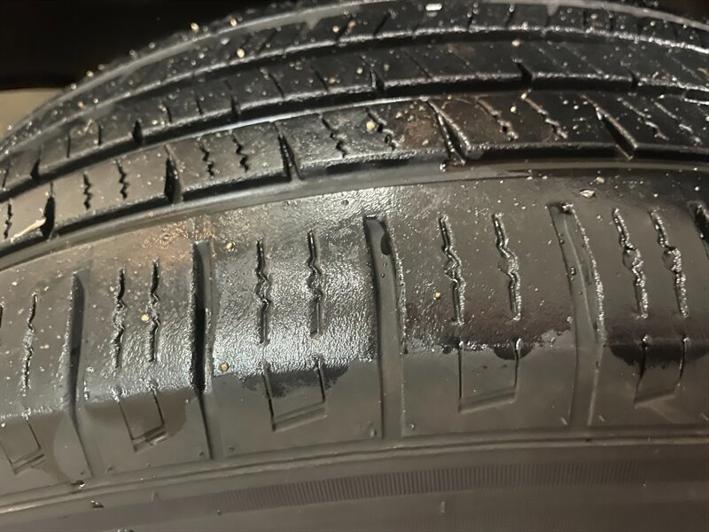 Used 2015 Chrysler Town & Country Touring-L FWD image 27