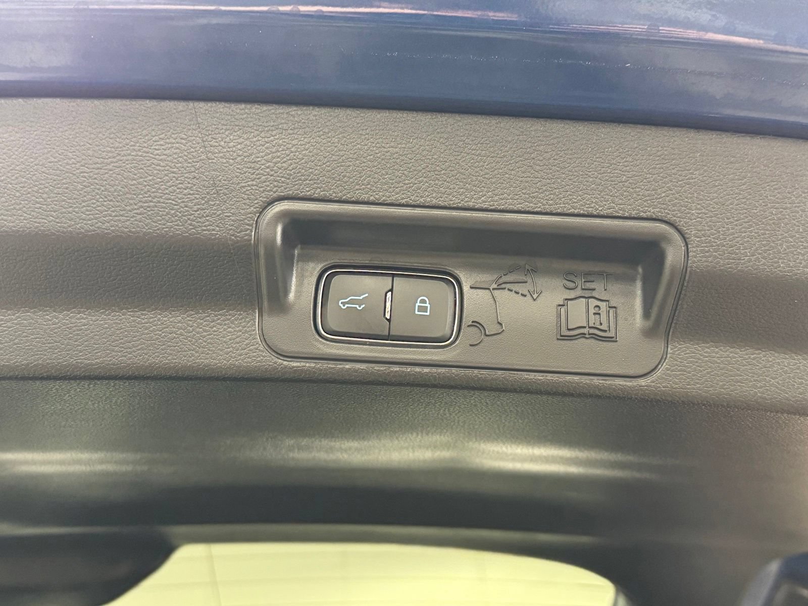 Used 2022 Ford Explorer XLT AWD/4WD image 47
