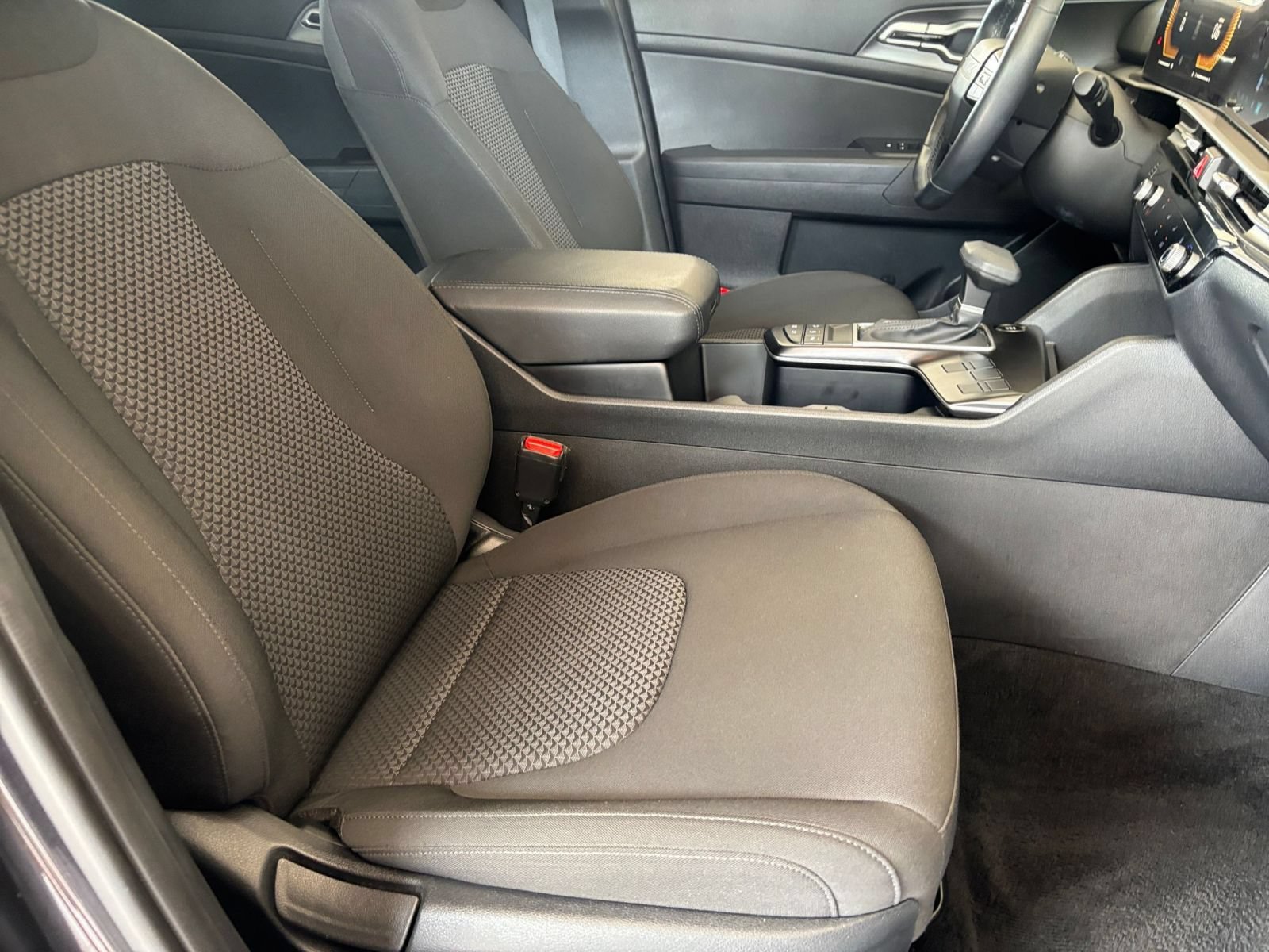 Used 2026 Kia Sportage LX FWD image 35