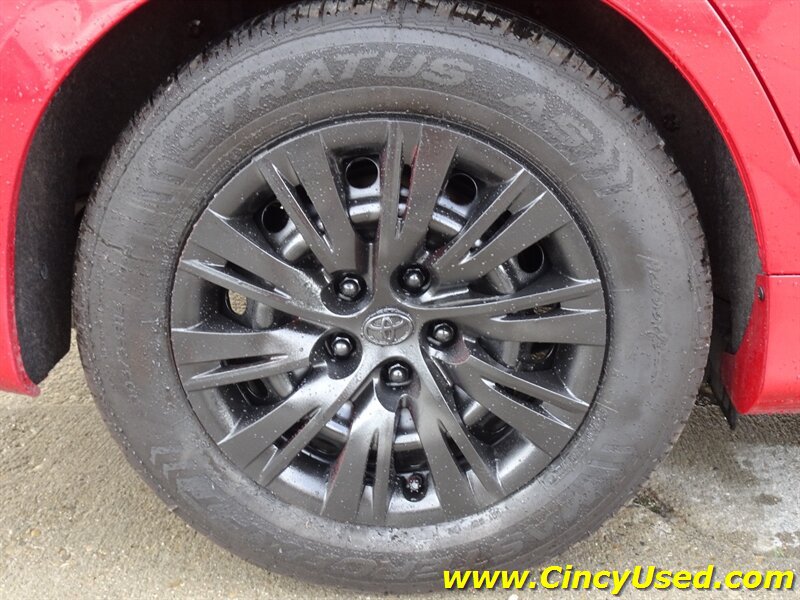 Used 2012 Toyota Camry LE FWD image 30