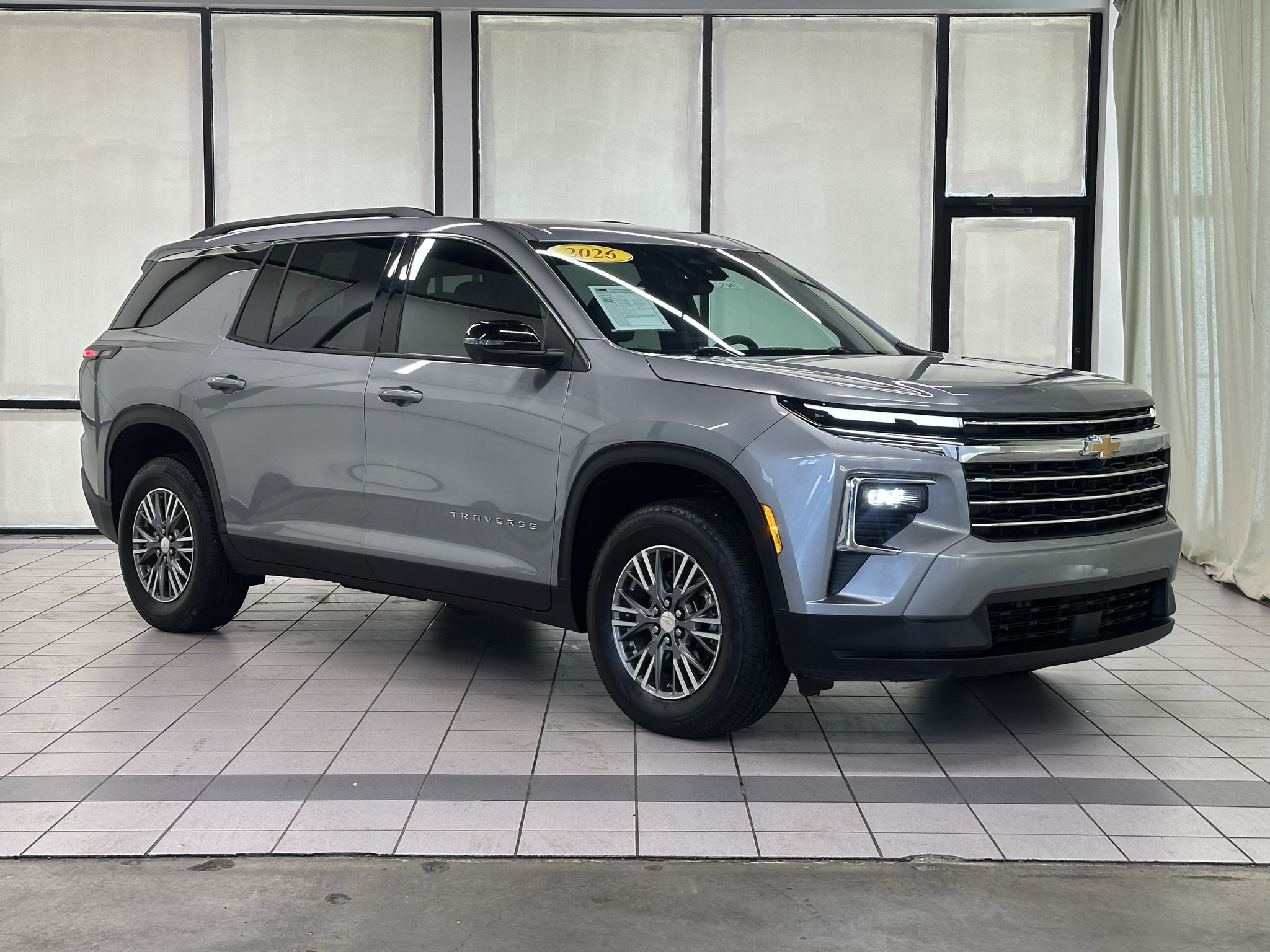 Certified 2026 Chevrolet Traverse LT w/ Driver Confidence Package FWD image 1