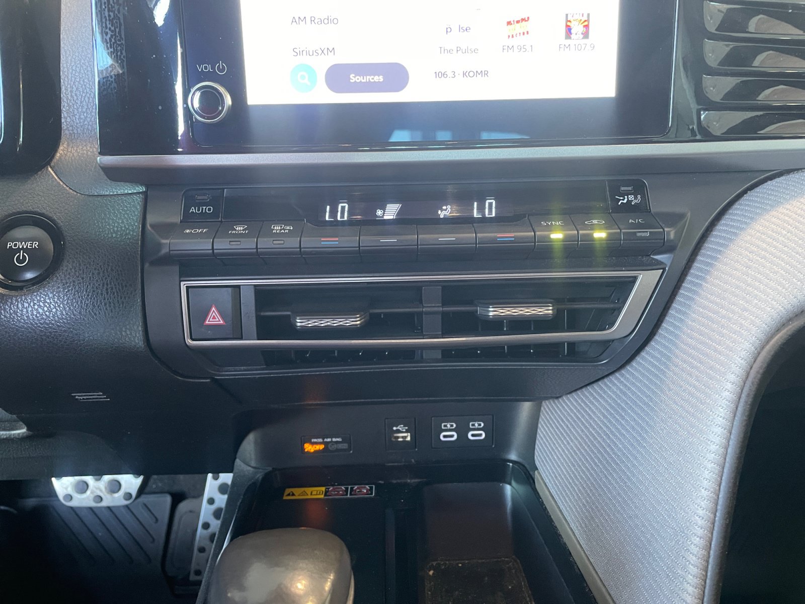 Used 2025 Toyota Camry SE w/ Convenience Package FWD image 11