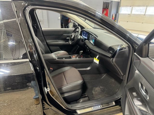 New 2026 Nissan Kicks SR w/ SR Premium Package image 30