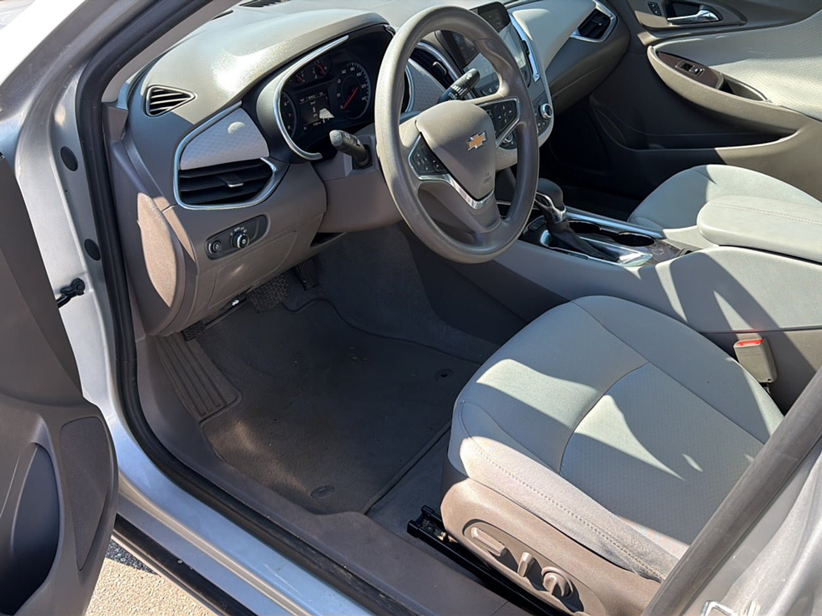Used 2021 Chevrolet Malibu LT FWD image 8