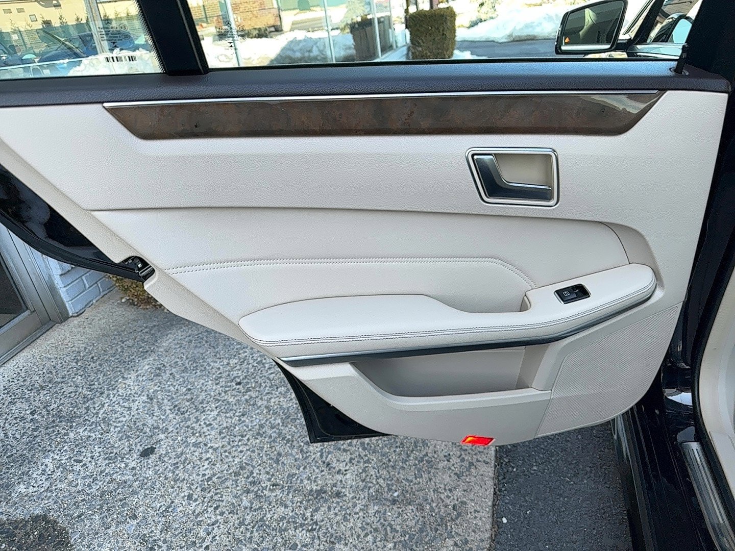 Used 2014 Mercedes-Benz E 350 4MATIC Sedan image 19