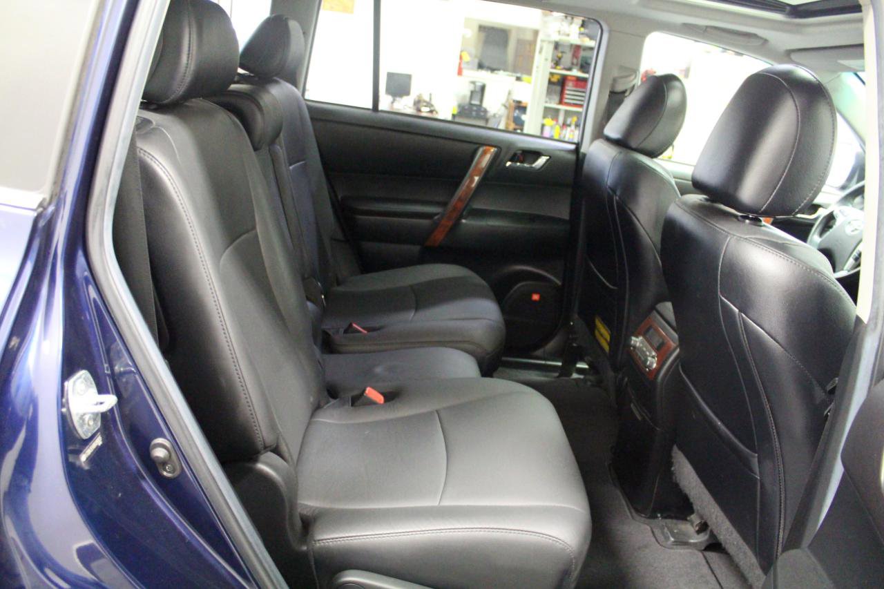 Used 2011 Toyota Highlander Limited w/ Tow Pkg AWD/4WD image 30