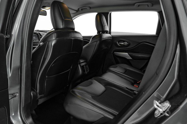 Used 2017 Jeep Cherokee Trailhawk w/ Cold Weather Group image 32