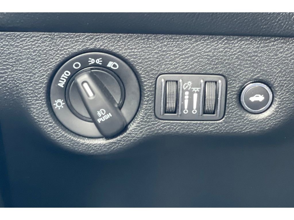 Used 2018 Dodge Challenger GT w/ GT Interior Package image 40