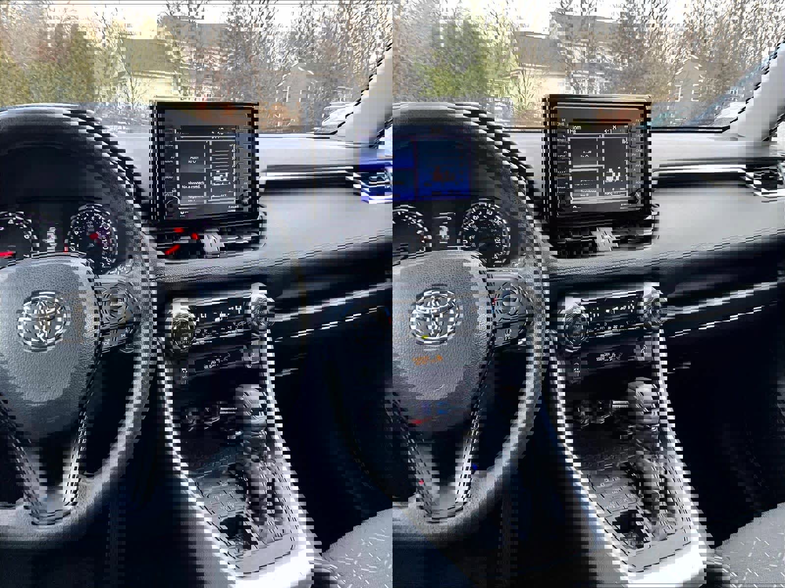 Used 2021 Toyota RAV4 XLE image 18