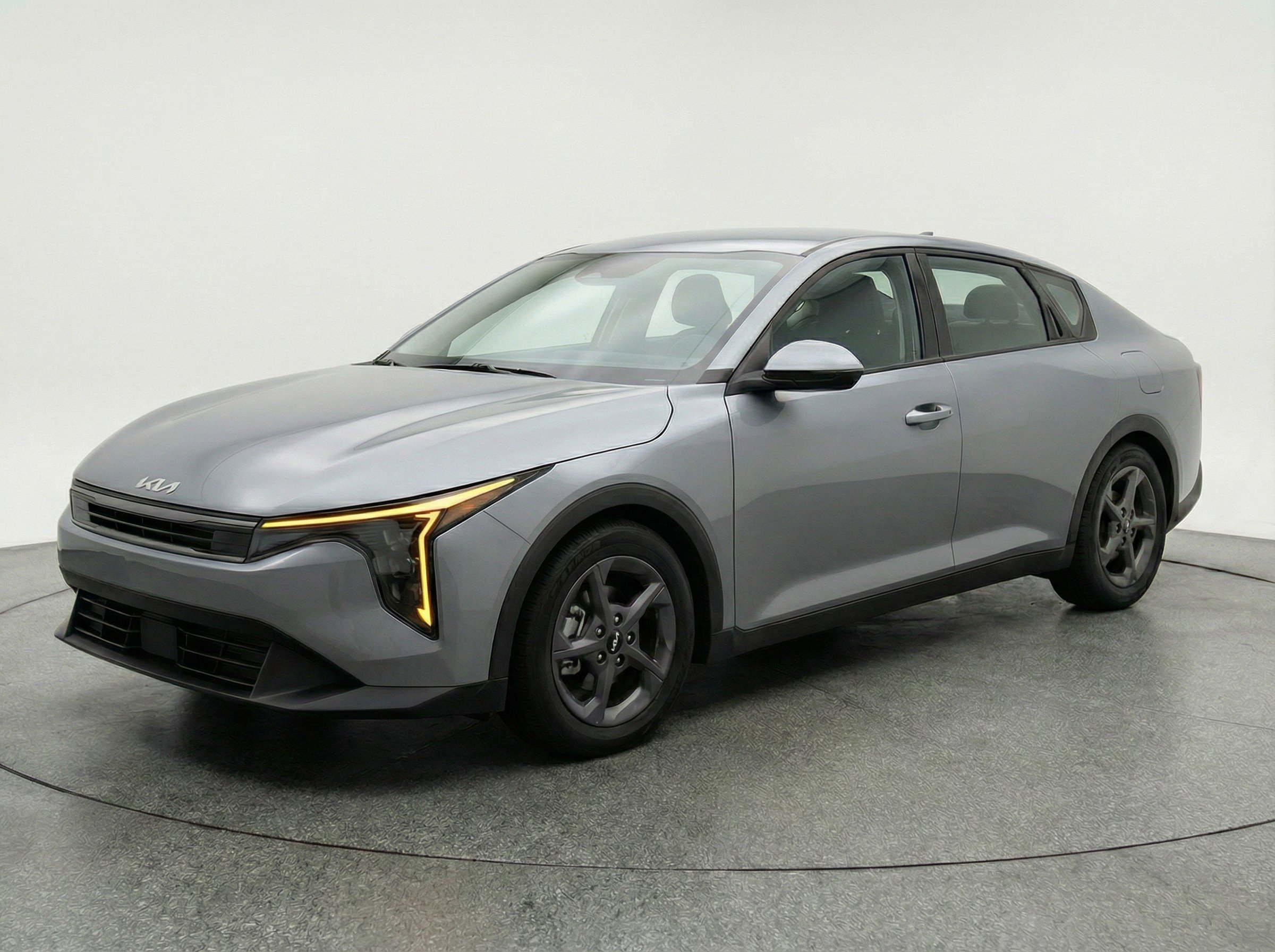 Used 2025 Kia K4 LXS image 3