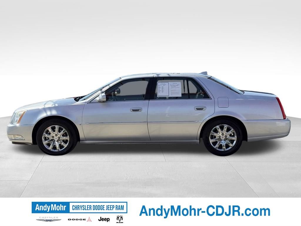 Used 2009 Cadillac DTS w/ Trunk Convenience Package FWD image 4