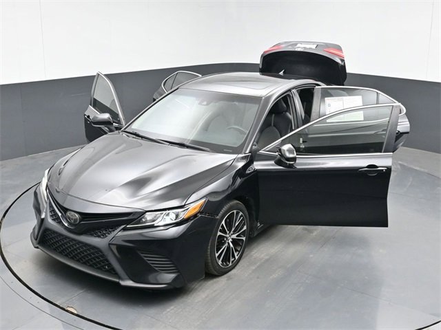 Used 2018 Toyota Camry L image 49
