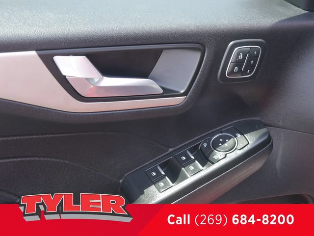 Used 2022 Ford Escape SEL w/ Technology Package AWD/4WD image 22
