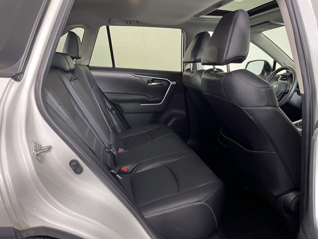 Used 2021 Toyota RAV4 XLE Premium image 15