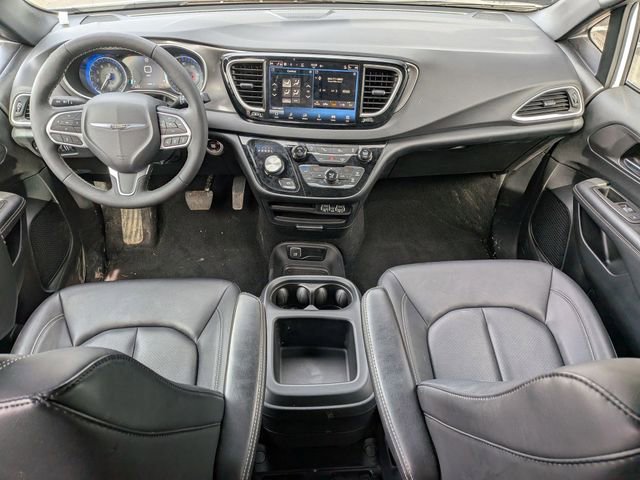 Certified 2025 Chrysler Pacifica Select image 14