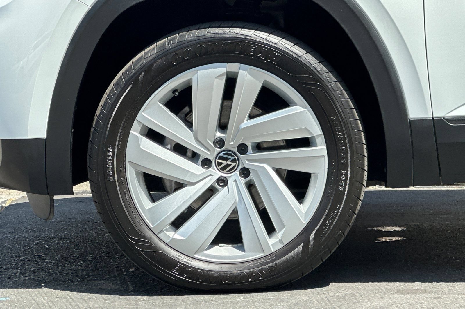 Used 2022 Volkswagen Atlas Cross Sport SE w/ Panoramic Sunroof Package FWD image 26