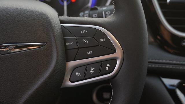 New 2026 Chrysler Pacifica Select FWD image 27