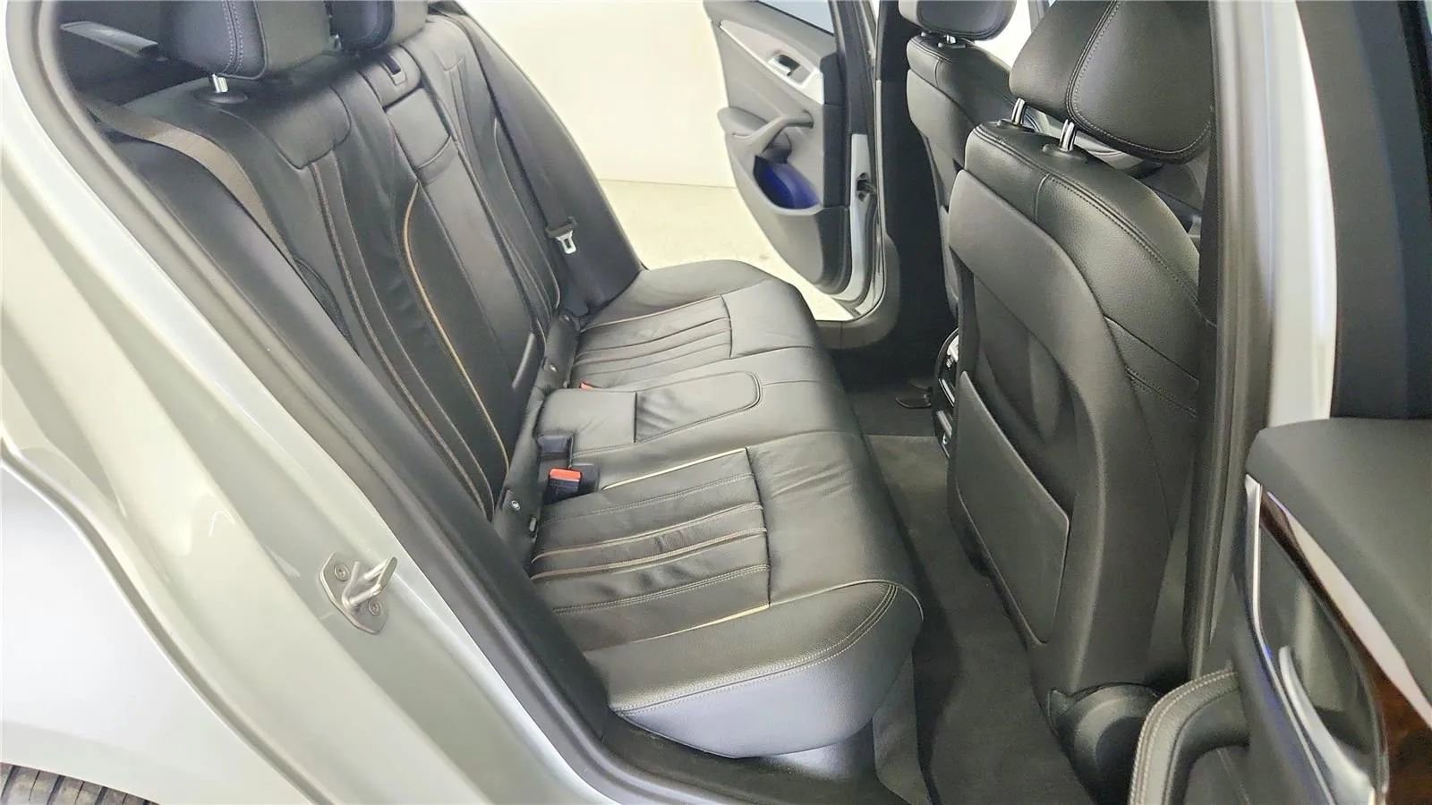 Used 2017 BMW 530i xDrive image 38