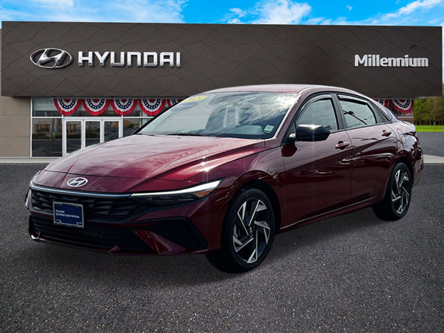 Certified 2025 Hyundai Elantra Sport FWD image 2