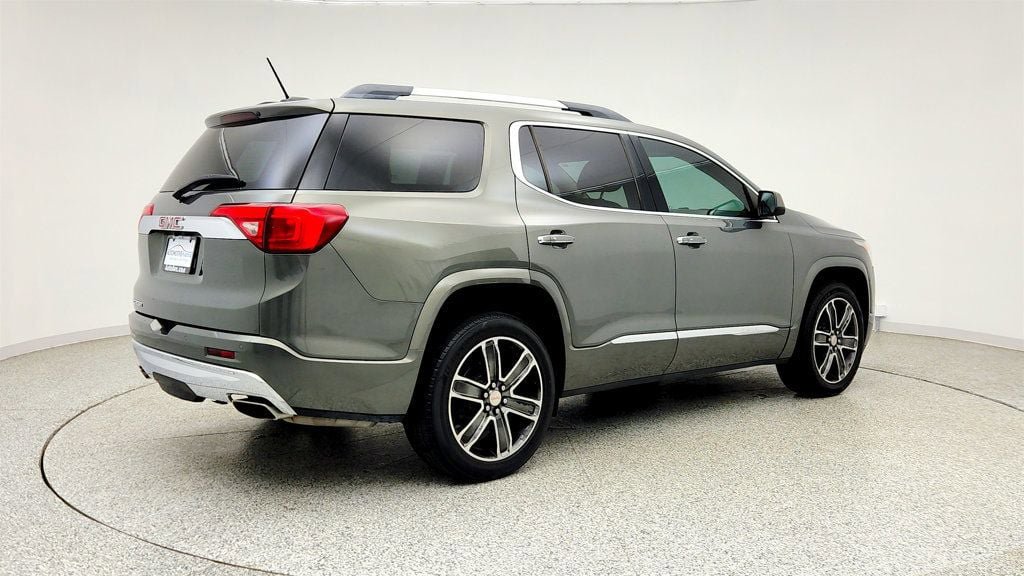 Used 2017 GMC Acadia Denali w/ Technology Package FWD image 5