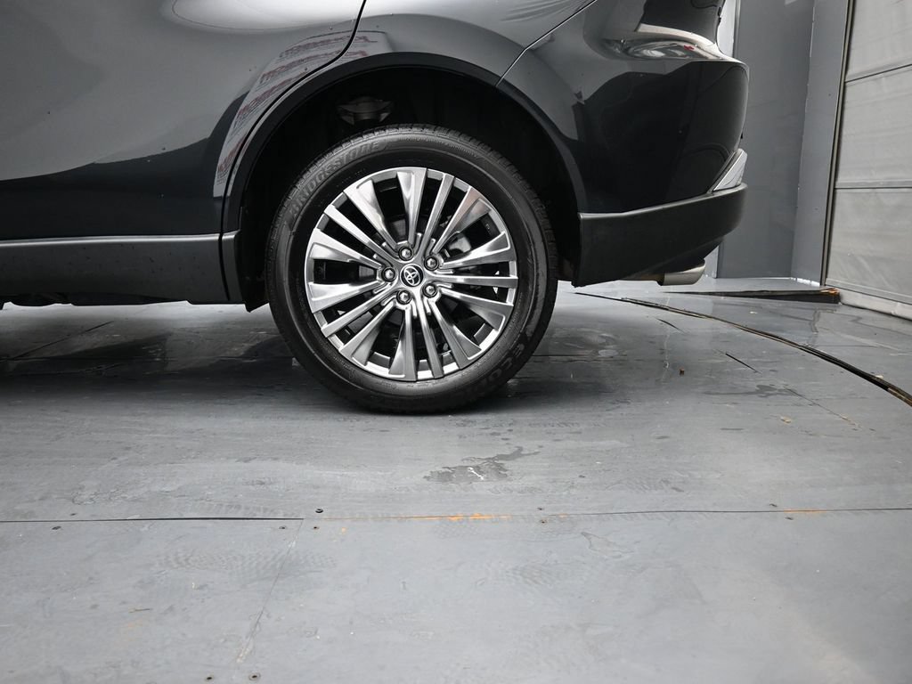 Used 2023 Toyota Venza Limited AWD/4WD image 14
