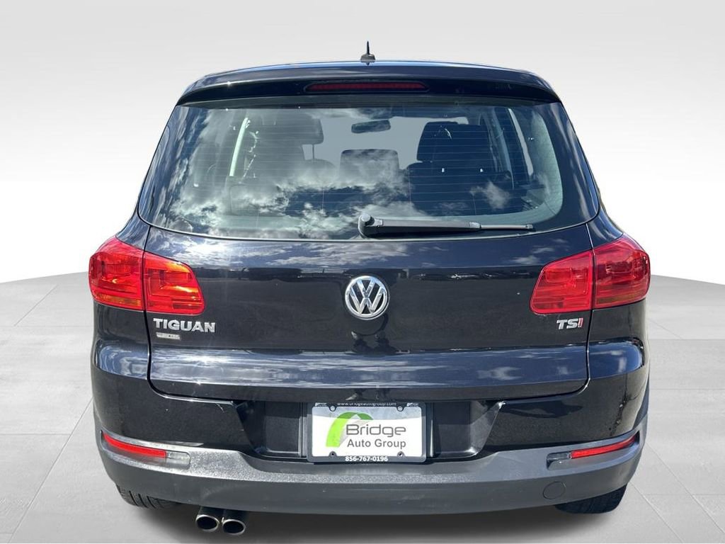 Used 2017 Volkswagen Tiguan S image 7
