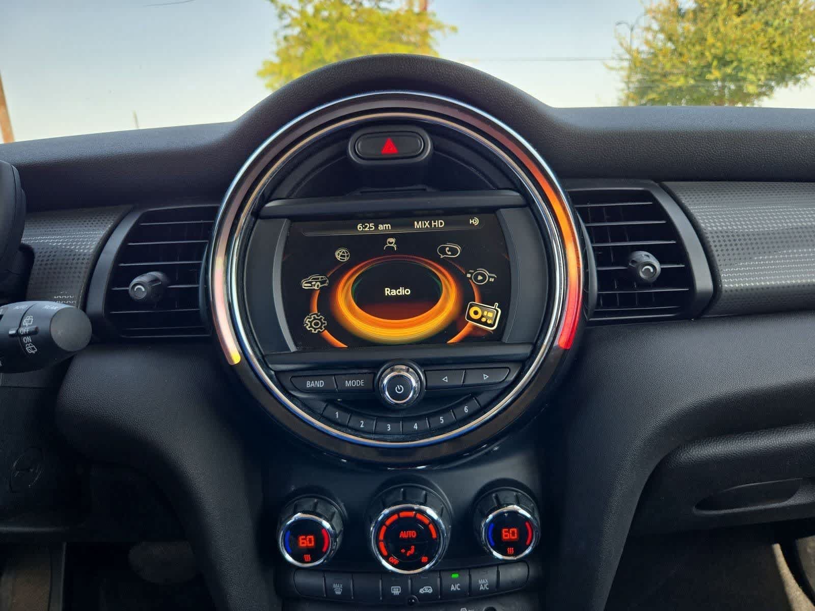 Used 2018 MINI Cooper 4-Door Hardtop FWD image 26