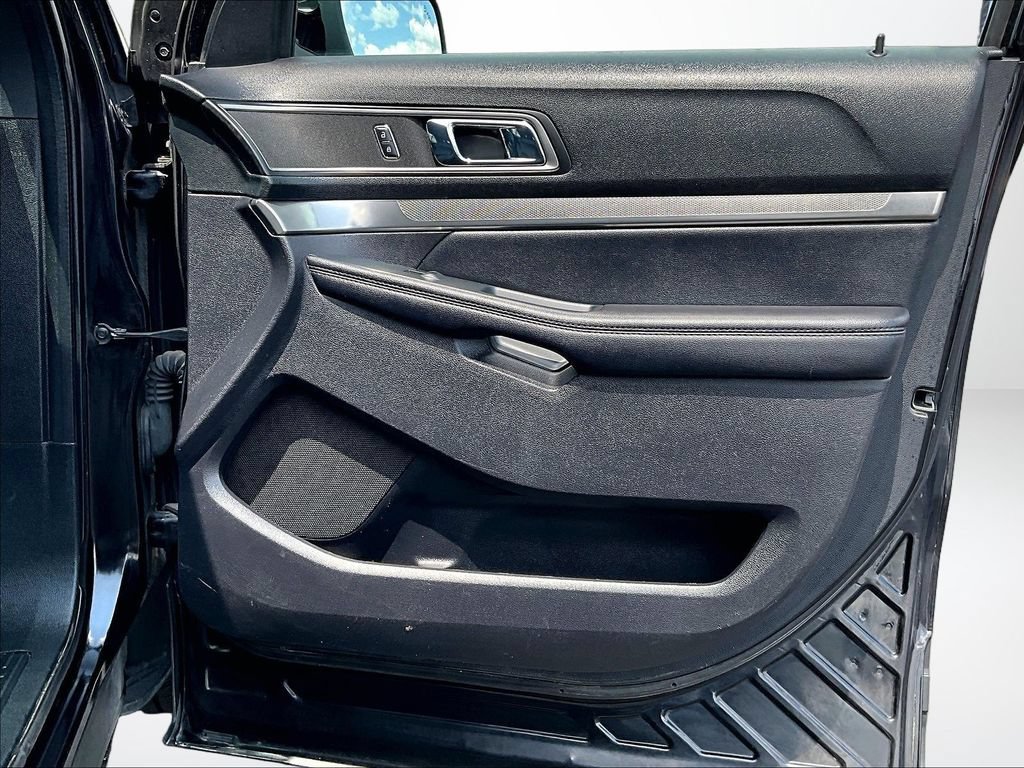 Used 2019 Ford Explorer XLT w/ Equipment Group 202A FWD image 23
