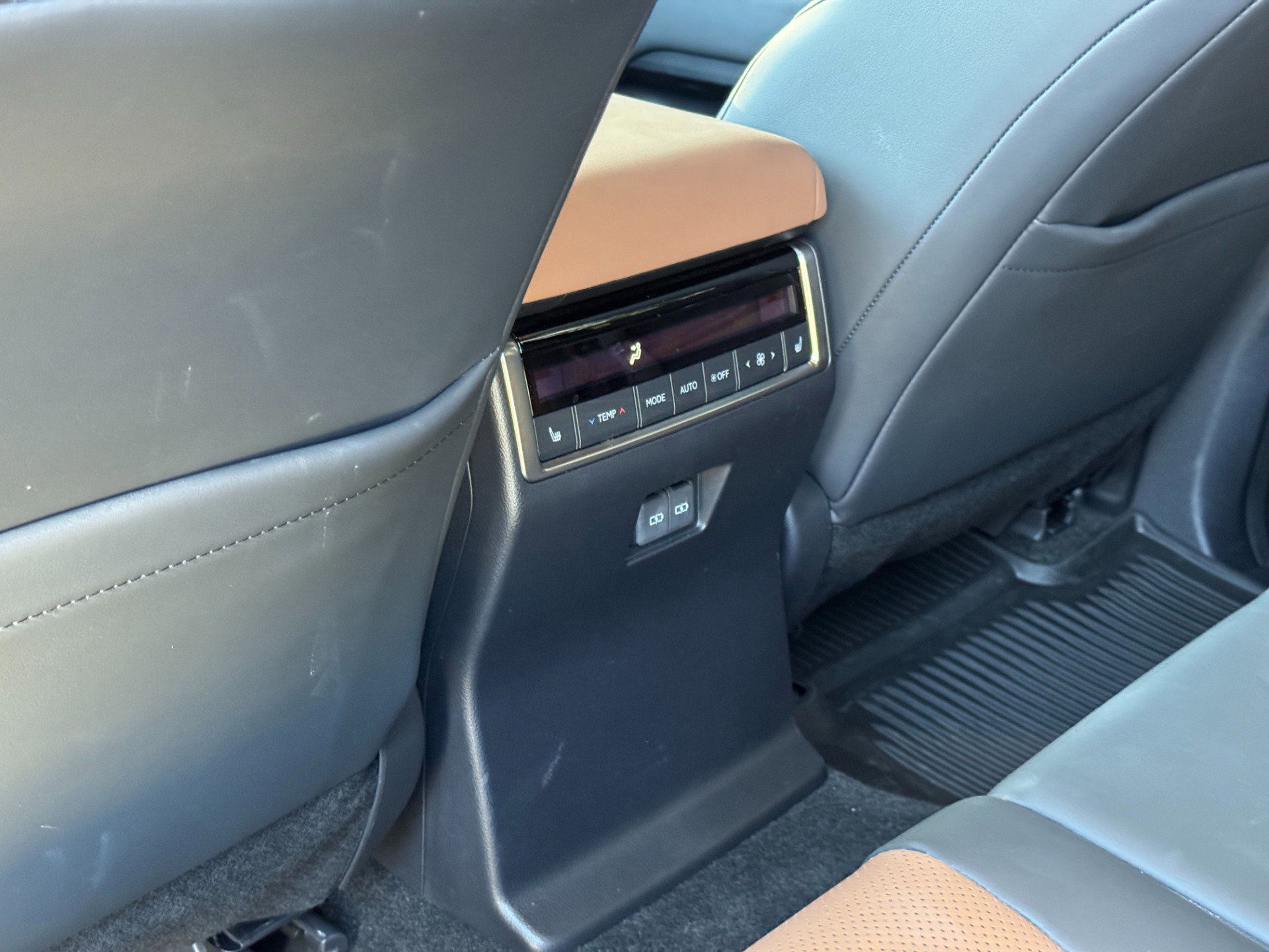 Used 2024 Lexus GX 550 image 46