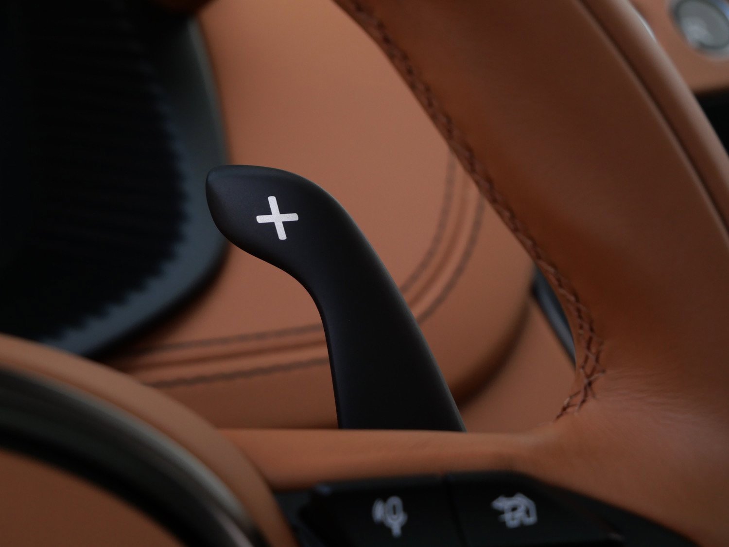 Used 2024 Aston Martin DBX image 27