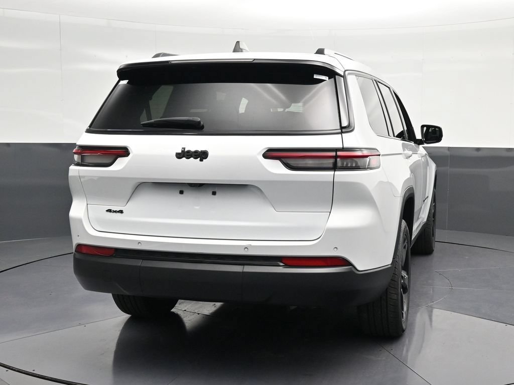 Used 2023 Jeep Grand Cherokee L Laredo AWD/4WD image 2