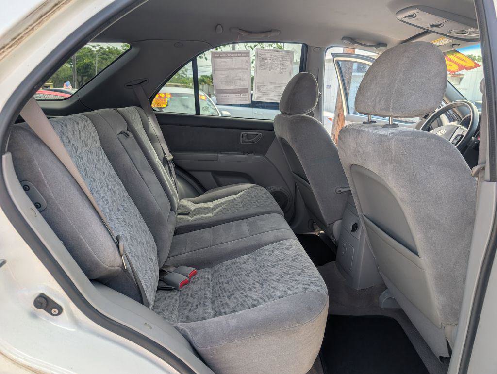 Used 2008 Kia Sorento LX image 12