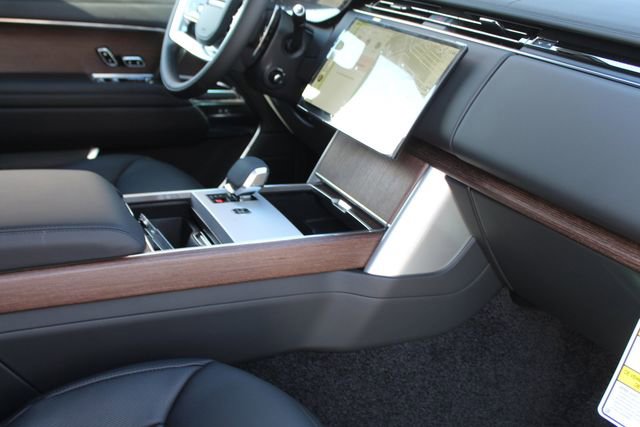 Used 2025 Land Rover Range Rover SE image 24