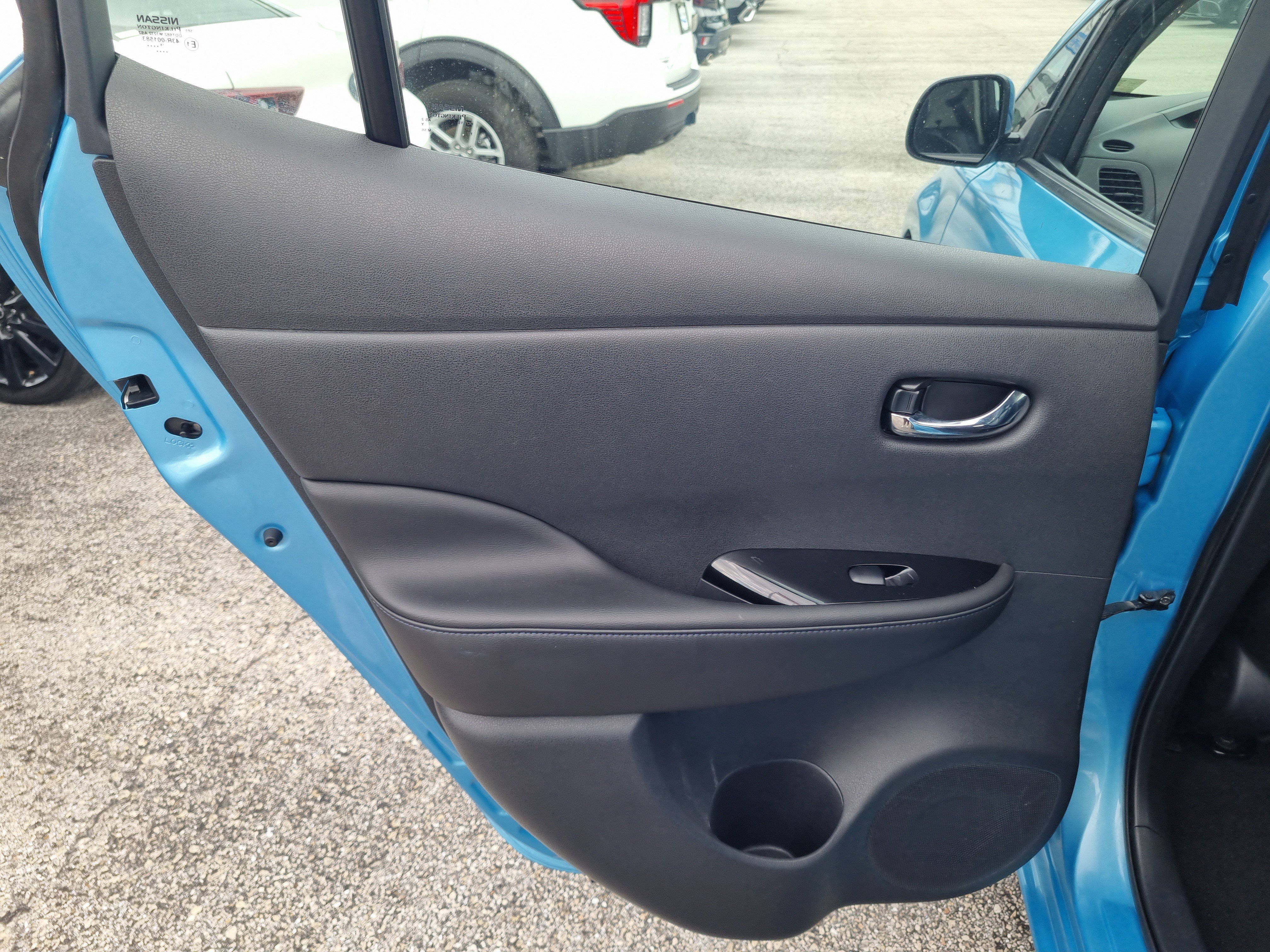 Used 2015 Nissan Leaf SL FWD image 14