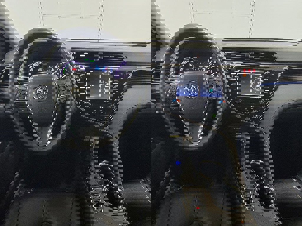 Used 2020 Toyota Camry XLE image 12