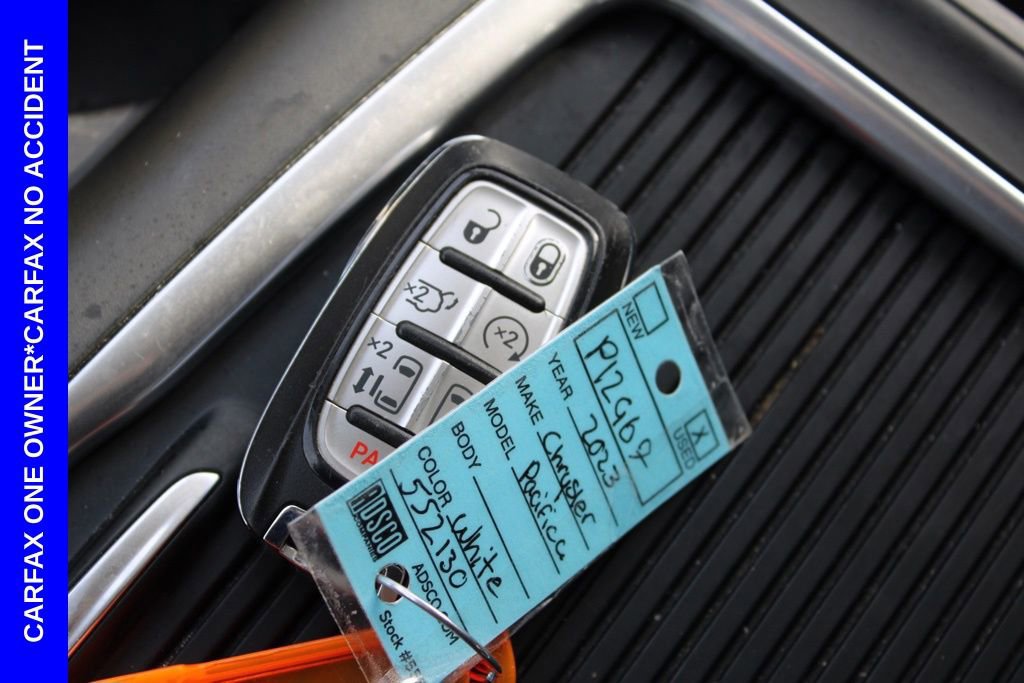 Used 2023 Chrysler Pacifica Touring-L image 34