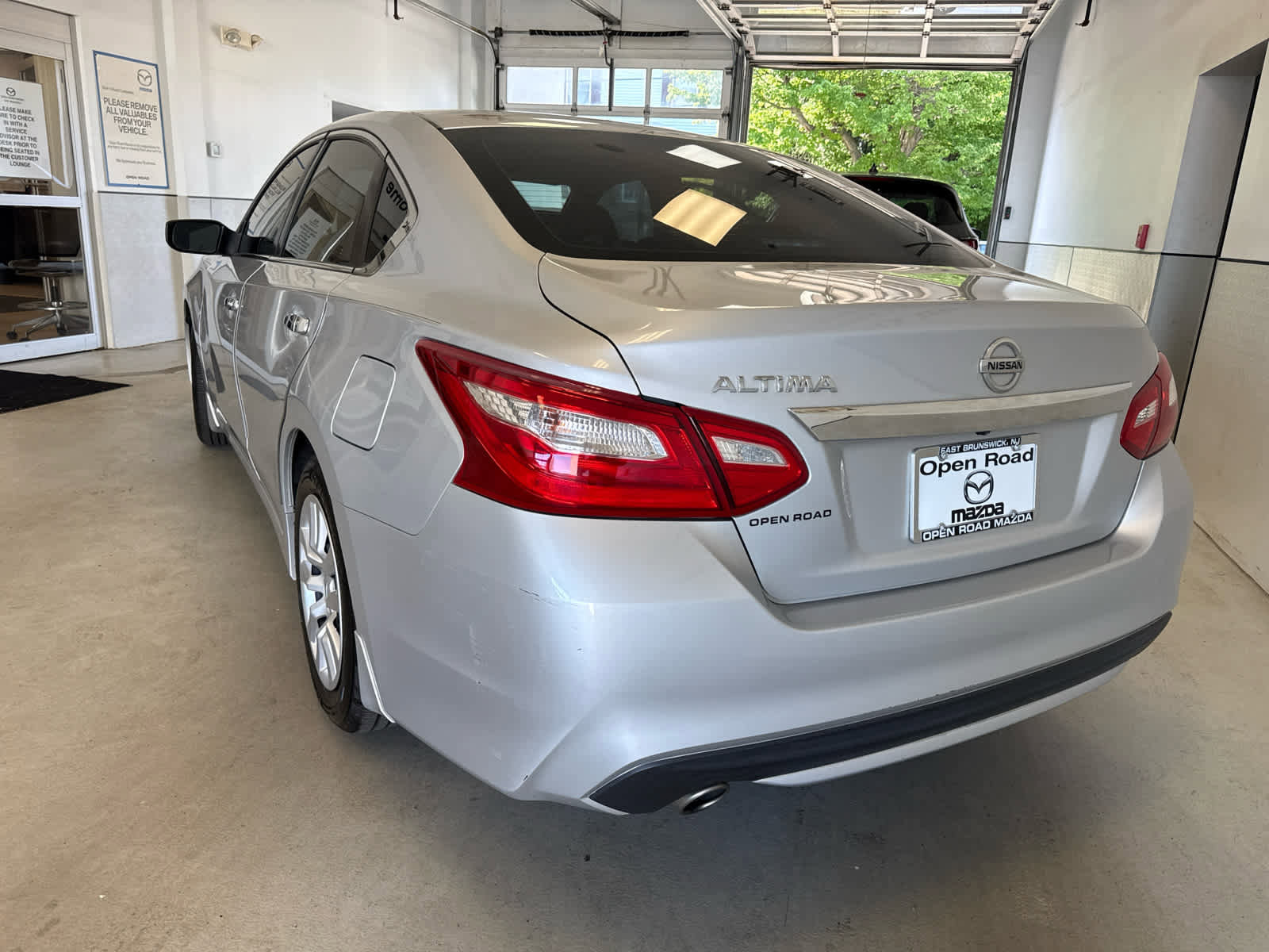 Used 2017 Nissan Altima 2.5 S w/ Power Driver Seat Package FWD image 5