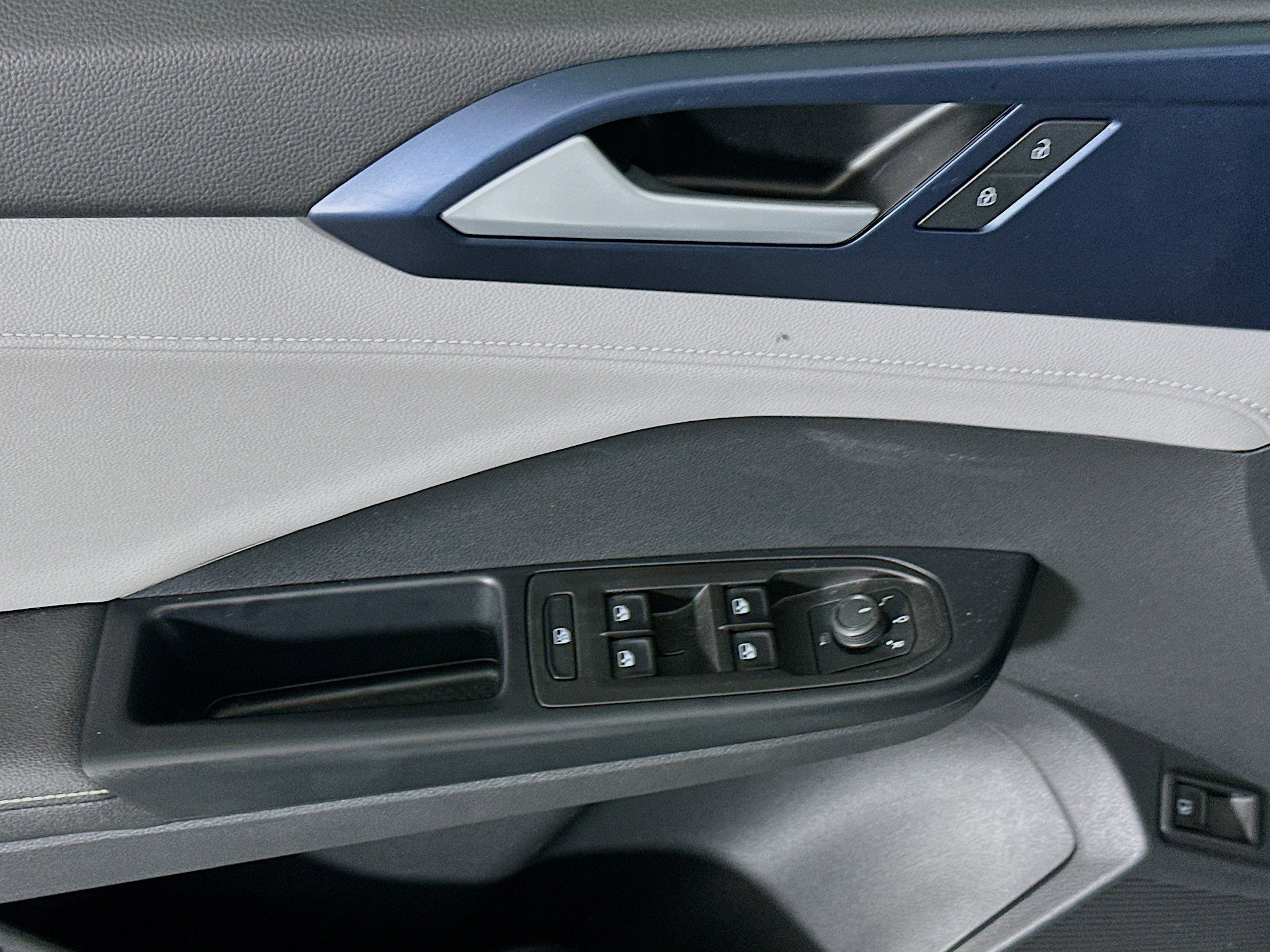 Used 2024 Volkswagen Taos SE image 15