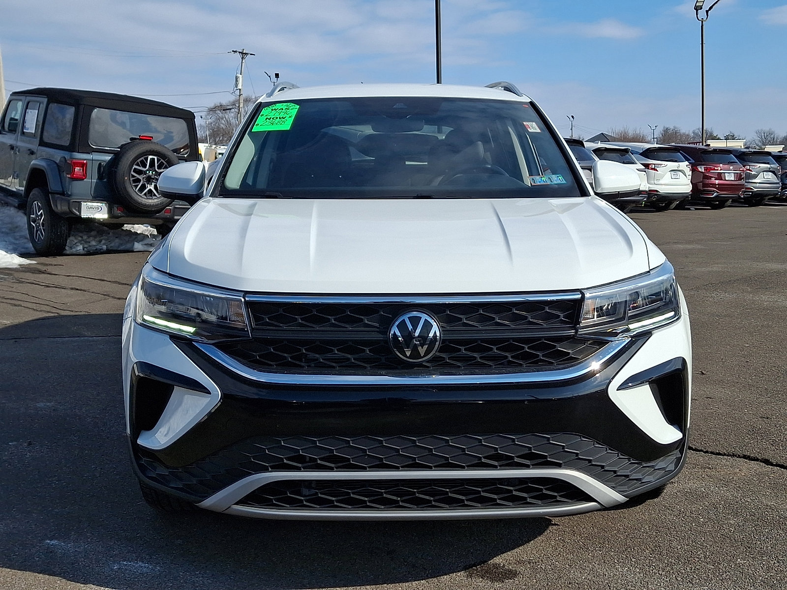 Used 2024 Volkswagen Taos SE image 2
