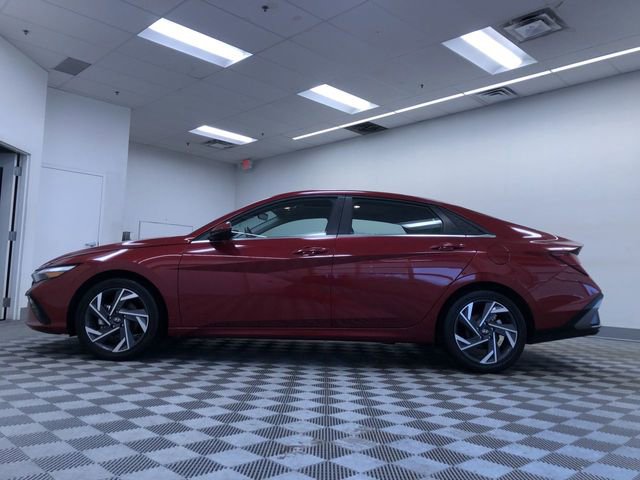 Used 2025 Hyundai Elantra SEL image 12