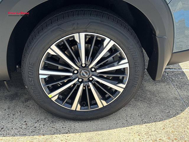 New 2026 Nissan Pathfinder Platinum FWD image 4