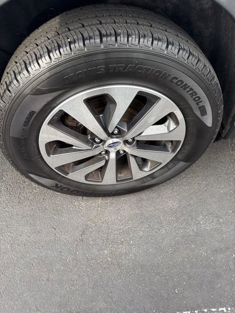 Used 2020 Subaru Outback Premium image 8