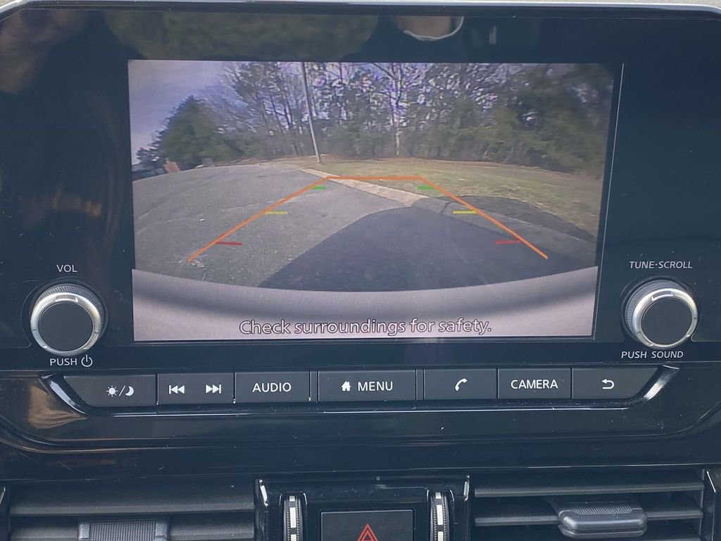 Used 2024 Nissan Pathfinder SV w/ SV Premium Package image 27