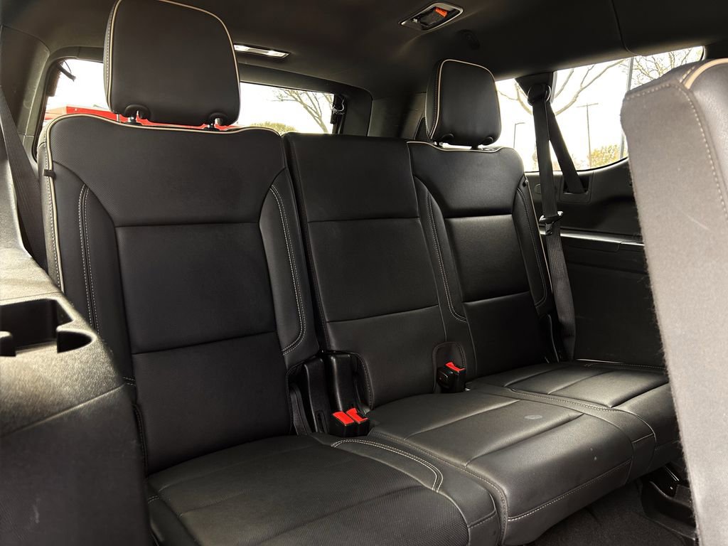 Used 2024 Chevrolet Suburban Premier image 32