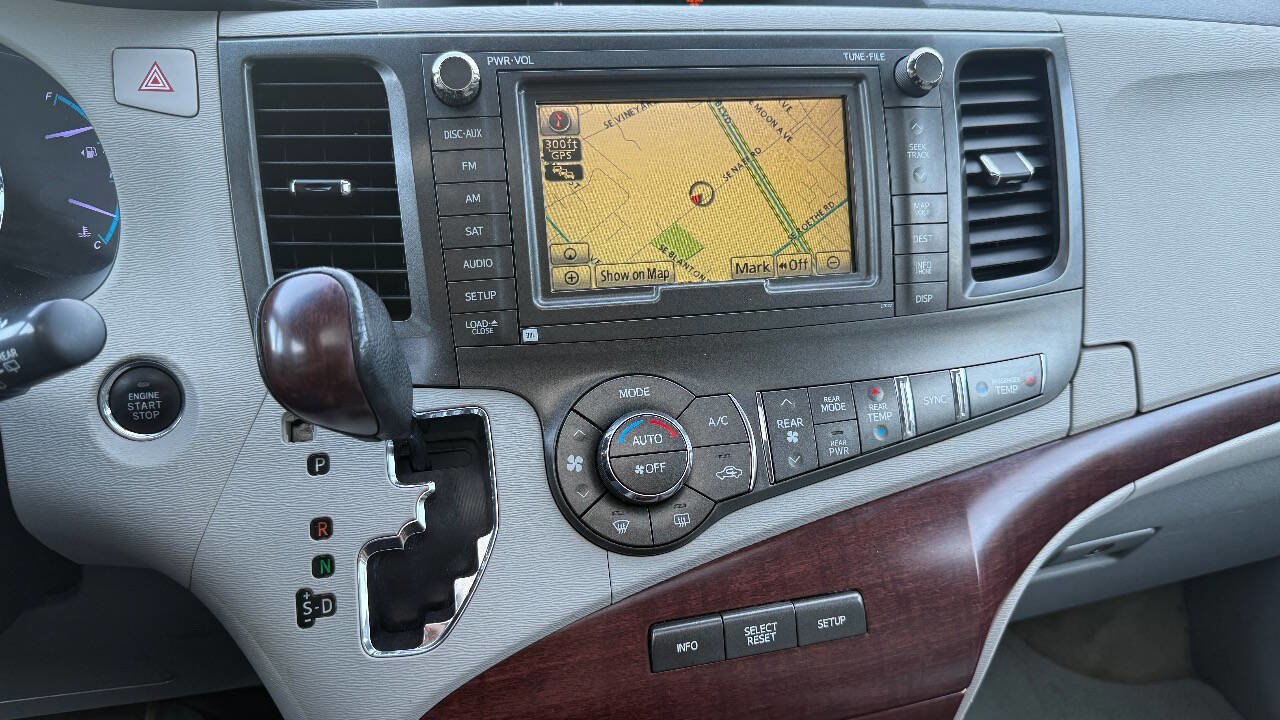 Used 2012 Toyota Sienna XLE w/ Premium Pkg FWD image 30