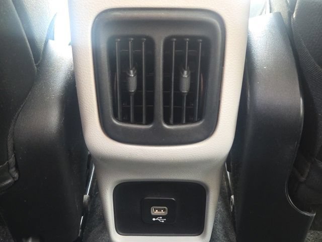Used 2018 Jeep Compass Latitude FWD image 18