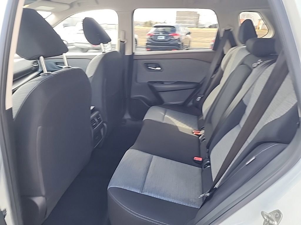 Used 2023 Nissan Rogue SV image 25