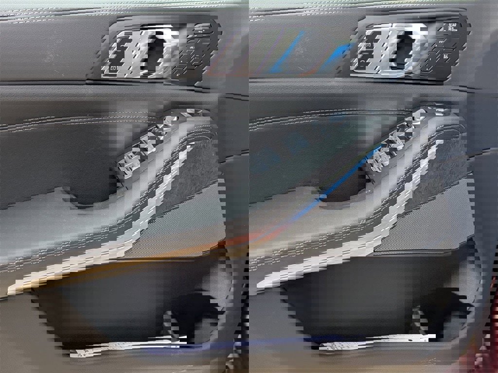 New 2025 BMW X7 xDrive40i w/ Premium Package image 12